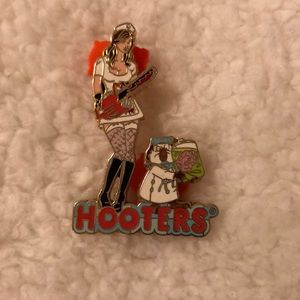Hooter’s pin